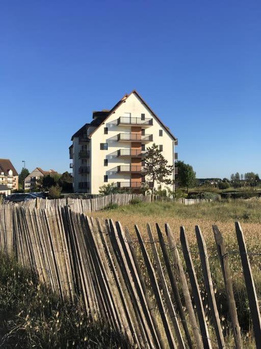 Cabourg-La Mer A Vos Pieds Et La Thalasso A 50 M Exterior photo