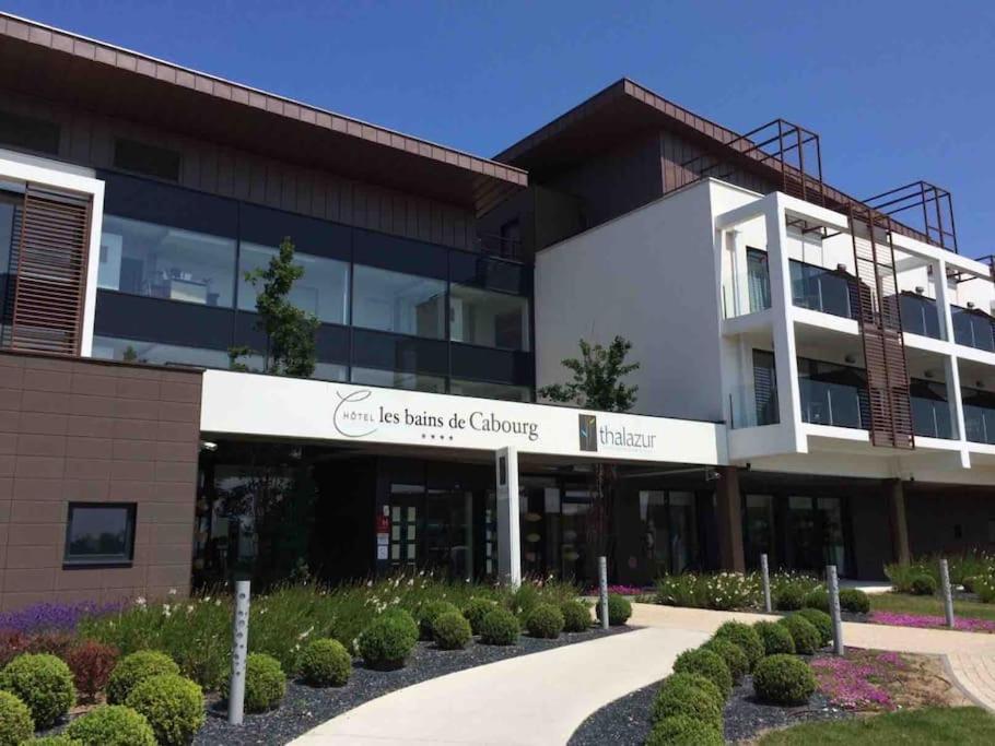 Cabourg-La Mer A Vos Pieds Et La Thalasso A 50 M Exterior photo